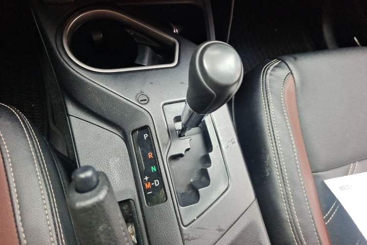 Used Toyota RAV4 2019 2.0L CVT Two-Wheel Drive Pioneer Edition China VI Standard Gear Lever