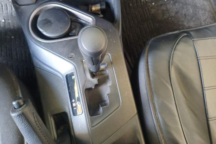 Used Toyota RAV4 2019 2.0L CVT Two-Wheel Drive Pioneer Edition China V Standard Gear Lever