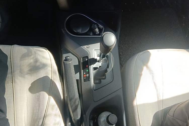 Used Toyota RAV4 2019 2.0L CVT Two-Wheel Drive Pioneer Edition China VI Standard Gear Lever