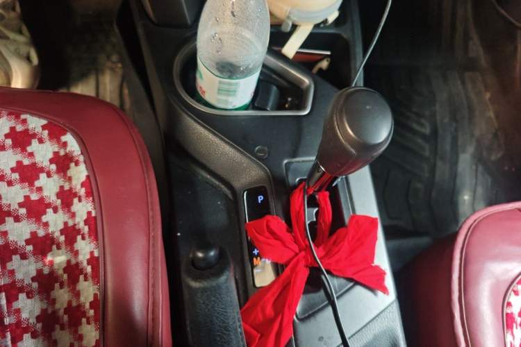 Used Toyota RAV4 2019 2.0L CVT Two-Wheel Drive Fashion X Limited Edition China VI Standard Gear Lever