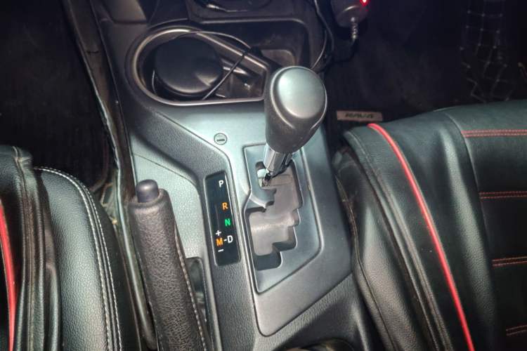 Used Toyota RAV4 2019 2.0L CVT Two-Wheel Drive Pioneer Edition China VI Standard Gear Lever