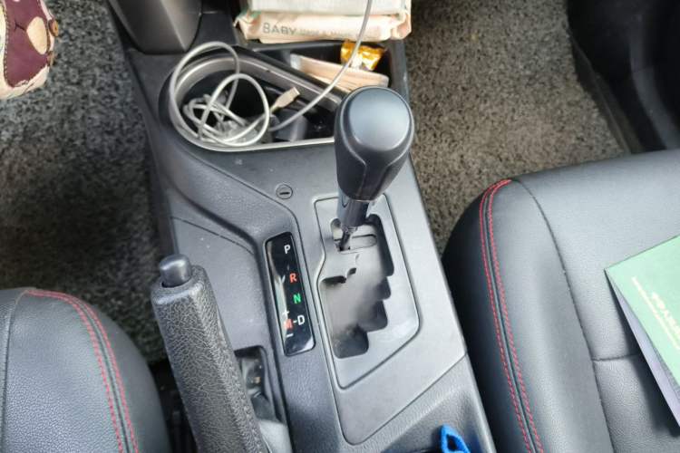 Used Toyota RAV4 2019 2.0L CVT Two-Wheel Drive Urban Edition China VI Standard Gear Lever