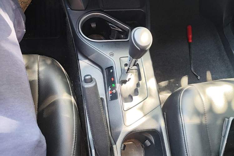 Used Toyota RAV4 2019 2.0L CVT Two-Wheel Drive Pioneer Edition China VI Standard Gear Lever
