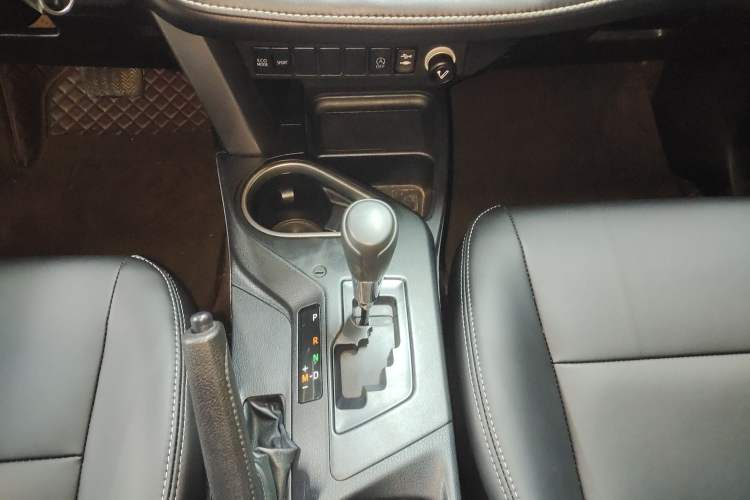 Used Toyota RAV4 2019 2.0L CVT Two-Wheel Drive Pioneer Edition China V Standard Gear Lever