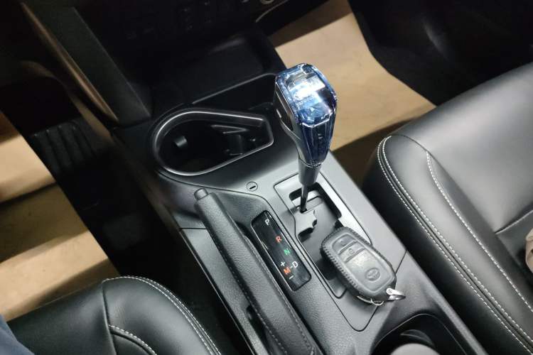 Used Toyota RAV4 2019 2.0L CVT Two-Wheel Drive Comfort Edition China VI Standard Gear Lever