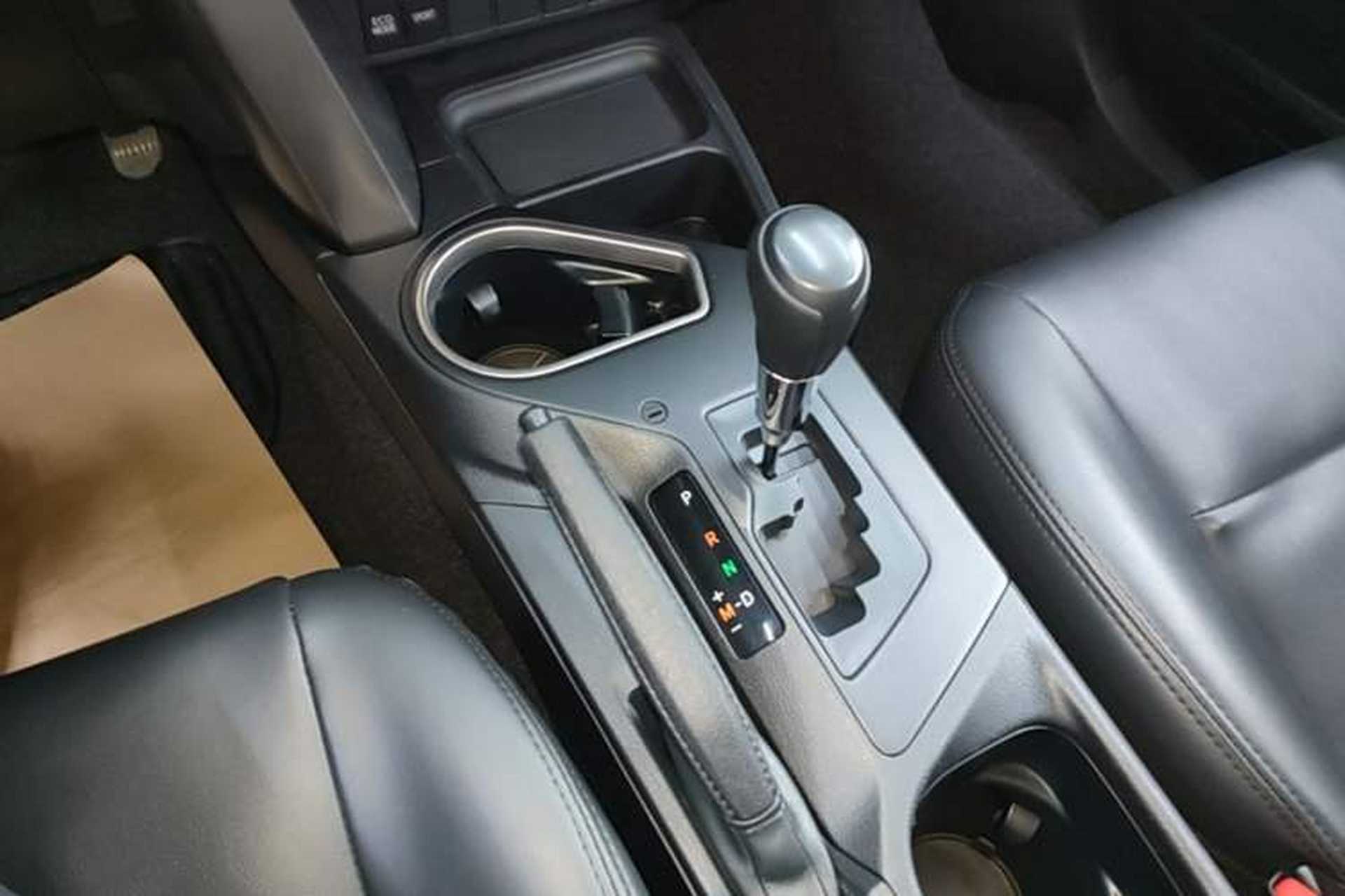 Used Toyota RAV4 2019 2.0L CVT Two-Wheel Drive Luxury Version China VI Standard Gear Lever