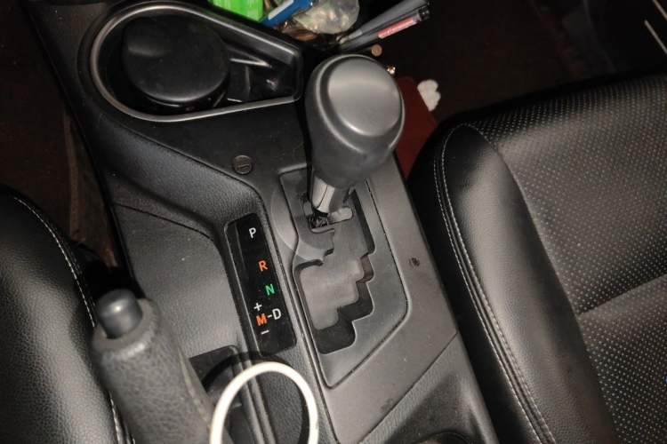 Used Toyota RAV4 2019 2.0L CVT Two-Wheel Drive Pioneer Edition China V Standard Gear Lever