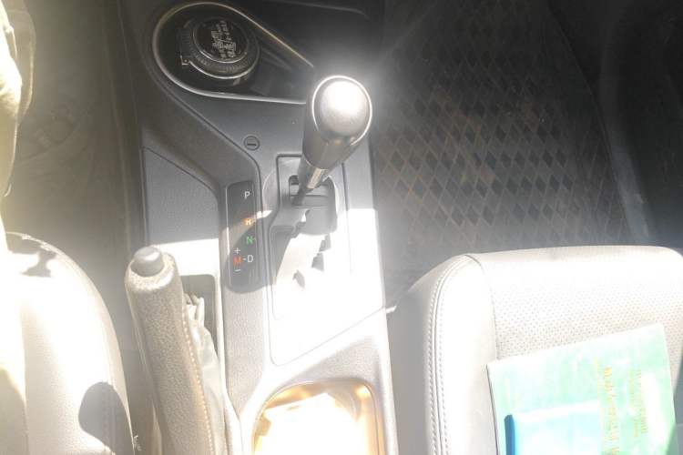 Used Toyota RAV4 2019 2.0L CVT Two-Wheel Drive Pioneer Edition China V Standard Gear Lever