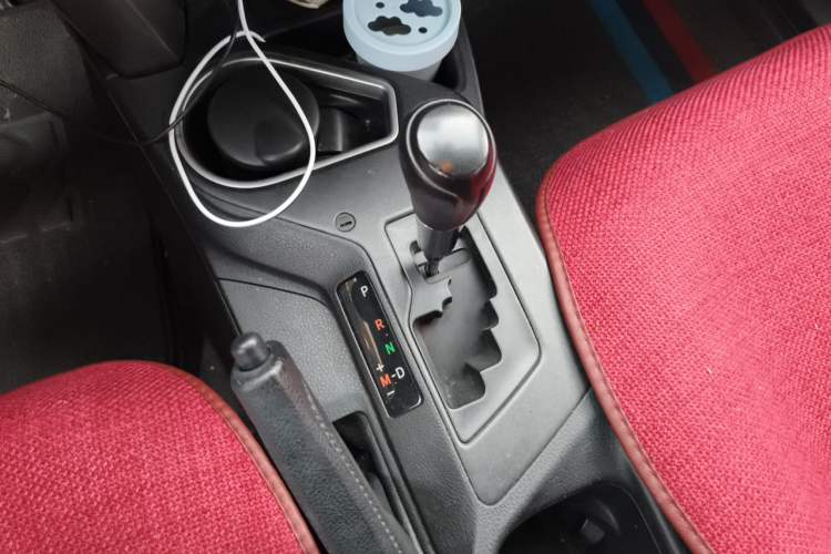 Used Toyota RAV4 2019 2.0L CVT Two-Wheel Drive Fashion X Limited Edition China VI Standard Gear Lever
