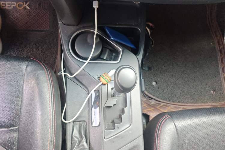 Used Toyota RAV4 2019 2.0L CVT Two-Wheel Drive Fashion X Limited Edition China V Standard Gear Lever