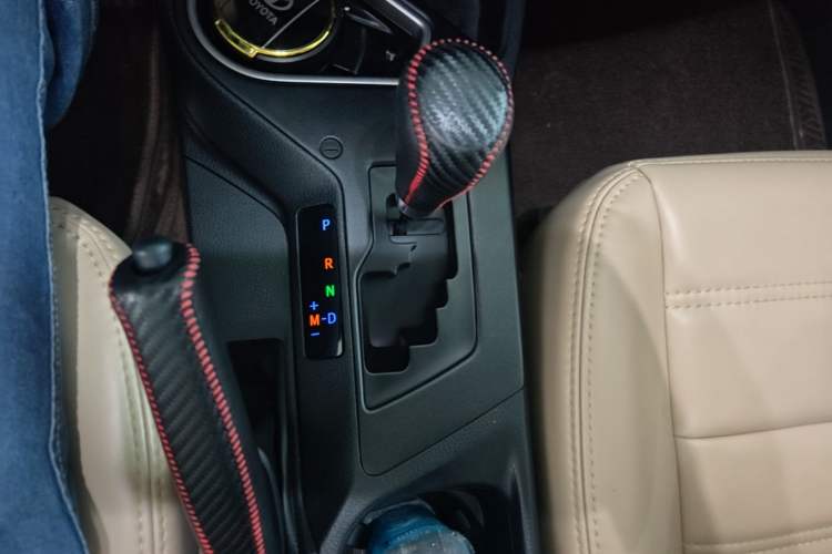 Used Toyota RAV4 2019 2.0L CVT Two-Wheel Drive Luxury Version China VI Standard Gear Lever