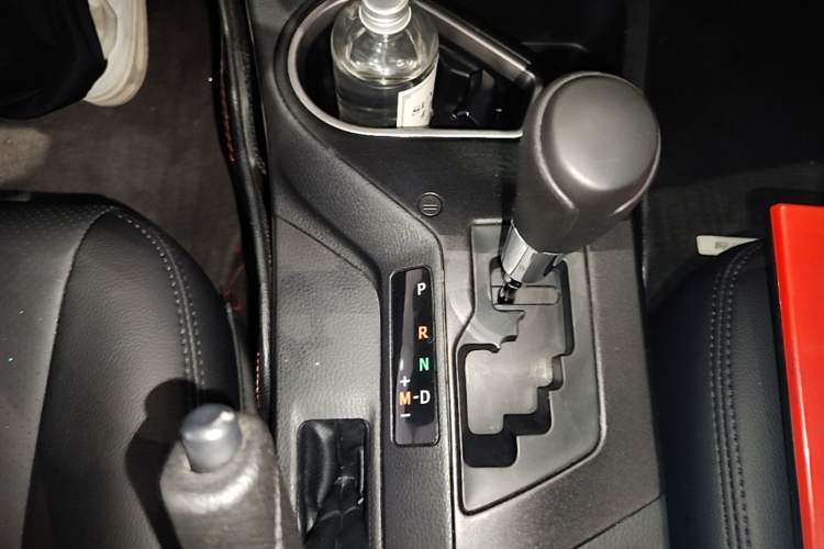 Used Toyota RAV4 2019 2.0L CVT Two-Wheel Drive Pioneer Edition China VI Standard Gear Lever