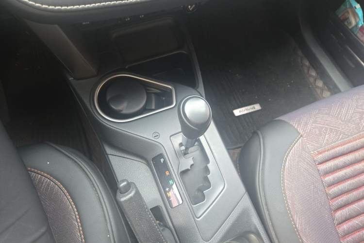 Used Toyota RAV4 2019 2.0L CVT Two-Wheel Drive Comfort Edition China VI Standard Gear Lever