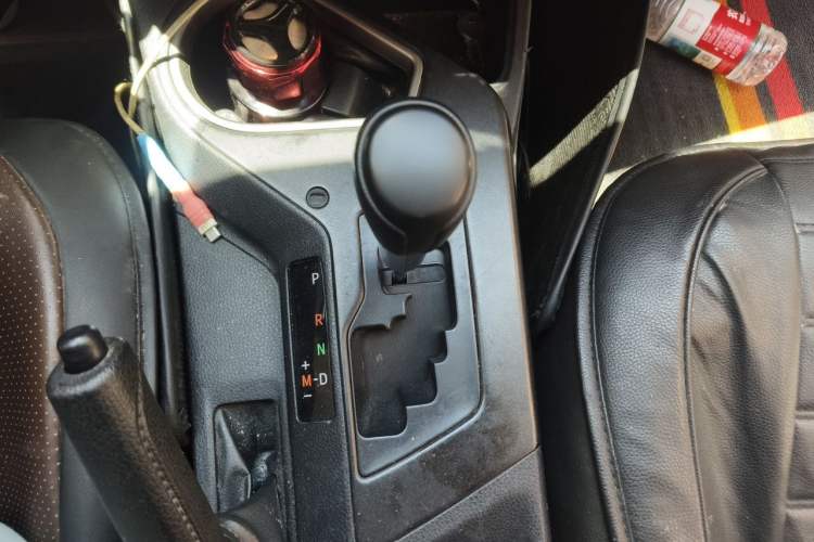 Used Toyota RAV4 2019 2.0L CVT Two-Wheel Drive Luxury Version China VI Standard Gear Lever
