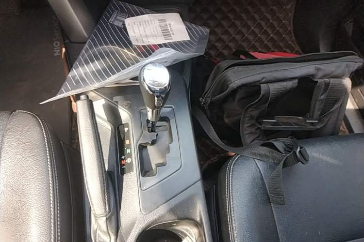 Used Toyota RAV4 2019 2.0L CVT Two-Wheel Drive Luxury Version China VI Standard Gear Lever