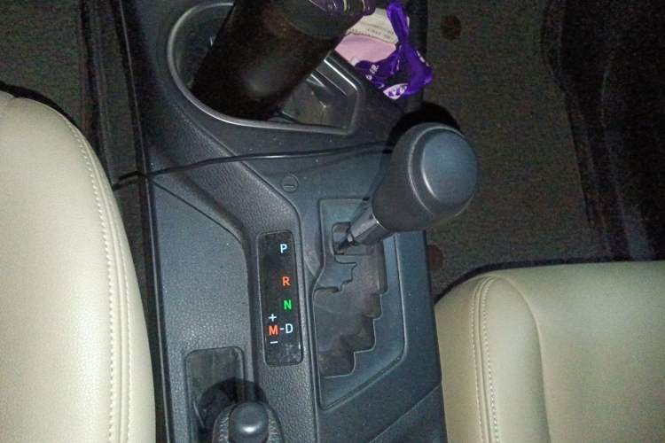 Used Toyota RAV4 2019 2.0L CVT Two-Wheel Drive Luxury Version China VI Standard Gear Lever