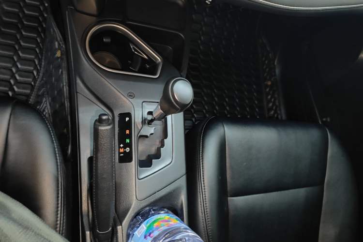 Used Toyota RAV4 2019 2.0L CVT Two-Wheel Drive Pioneer Edition China VI Standard Gear Lever