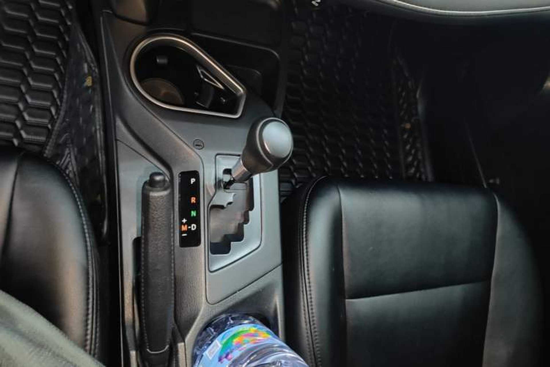 Used Toyota RAV4 2019 2.0L CVT Two-Wheel Drive Pioneer Edition China VI Standard Gear Lever