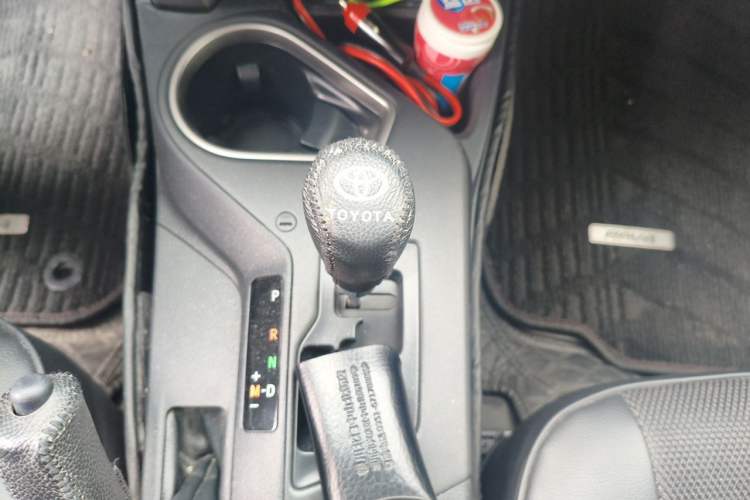 Used Toyota RAV4 2019 2.0L CVT Two-Wheel Drive Luxury Version China VI Standard Gear Lever