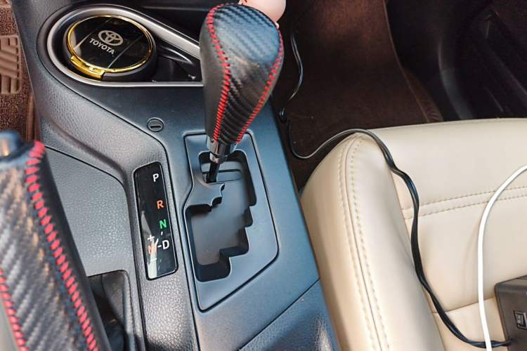 Used Toyota RAV4 2019 2.0L CVT Two-Wheel Drive Comfort Edition China VI Standard Gear Lever