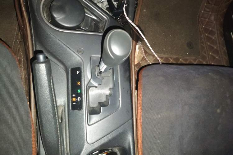 Used Toyota RAV4 2019 2.0L CVT Two-Wheel Drive Fashion X Limited Edition China V Standard Gear Lever
