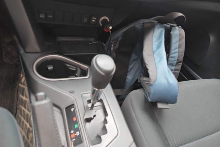 Used Toyota RAV4 2019 2.0L CVT Two-Wheel Drive Pioneer Edition China V Standard Gear Lever