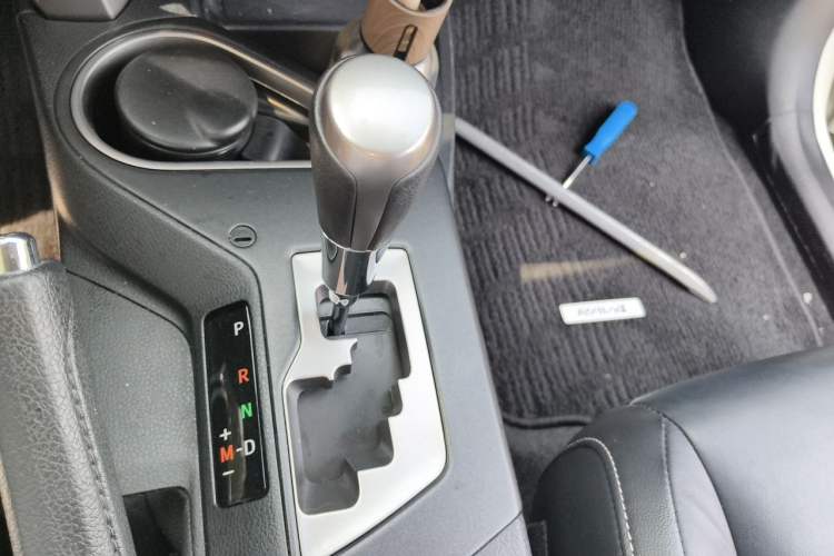 Used Toyota RAV4 2019 2.0L CVT Two-Wheel Drive ZhiShang Version China VI Standard Gear Lever