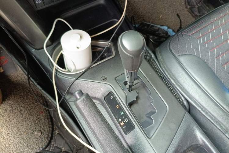 Used Toyota RAV4 2019 2.0L CVT Two-Wheel Drive Pioneer Edition China VI Standard Gear Lever