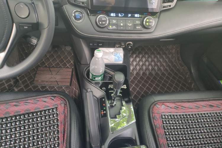 Used Toyota RAV4 2019 2.0L CVT Two-Wheel Drive Pioneer Edition China V Standard Gear Lever