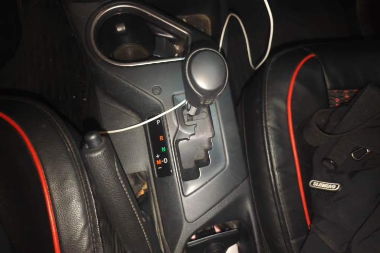 Used Toyota RAV4 2019 2.0L CVT Two-Wheel Drive Pioneer Edition China VI Standard Gear Lever
