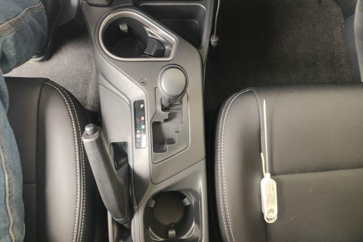 Used Toyota RAV4 2019 2.0L CVT Two-Wheel Drive Luxury Version China VI Standard Gear Lever