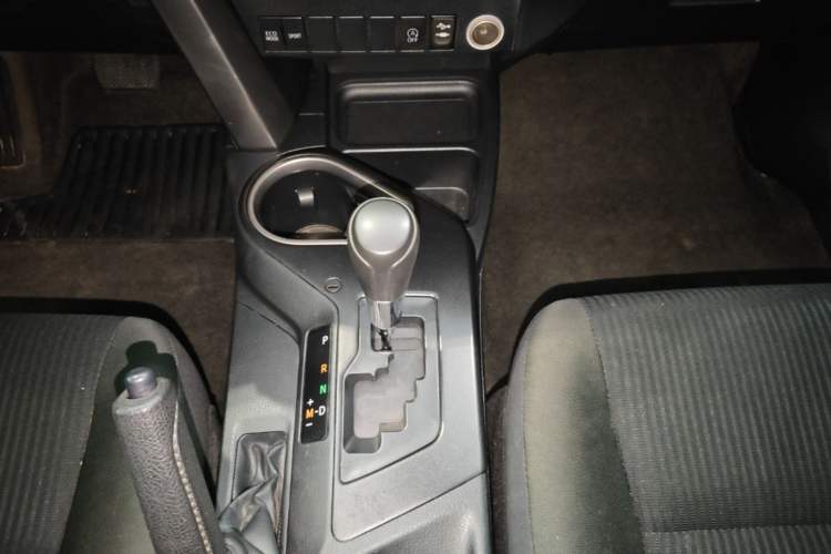 Used Toyota RAV4 2019 2.0L CVT Two-Wheel Drive Pioneer Edition China V Standard Gear Lever