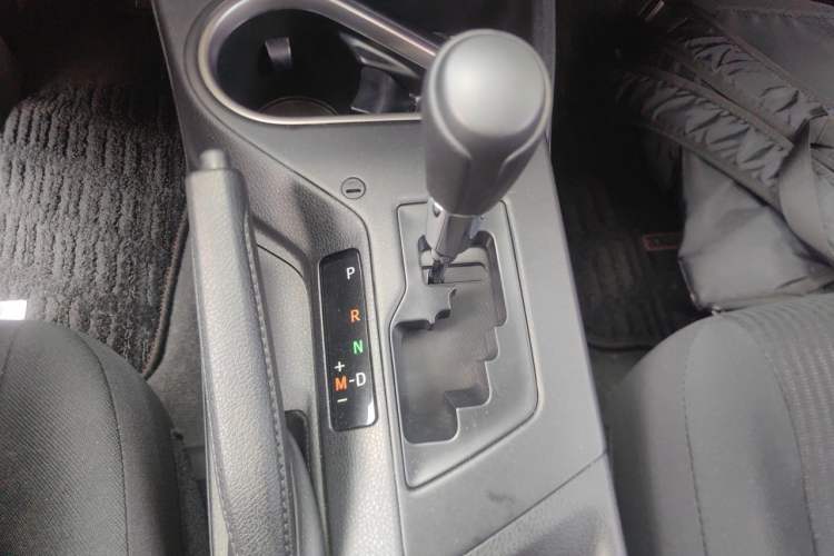 Used Toyota RAV4 2019 2.0L CVT Two-Wheel Drive Fashion X Limited Edition China VI Standard Gear Lever