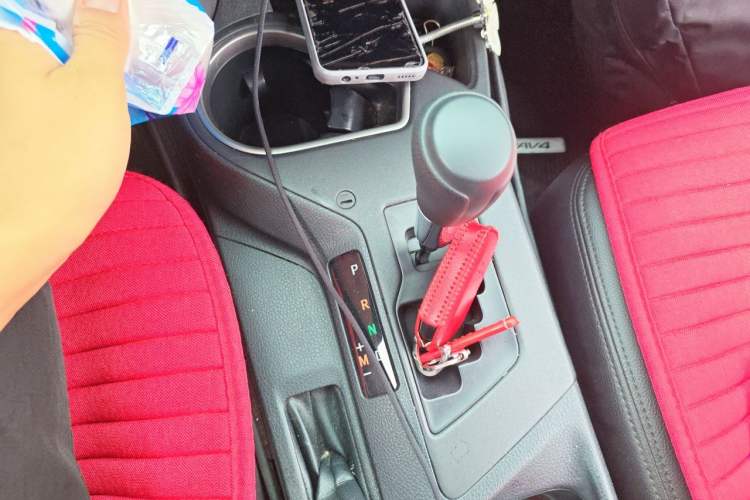 Used Toyota RAV4 2019 2.0L CVT Two-Wheel Drive Fashion X Limited Edition China V Standard Gear Lever