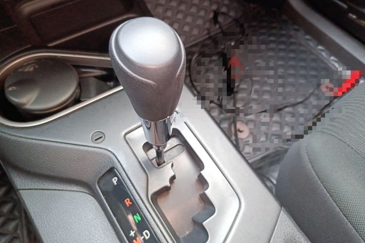 Used Toyota RAV4 2019 2.0L CVT Two-Wheel Drive Fashion X Limited Edition China VI Standard Gear Lever