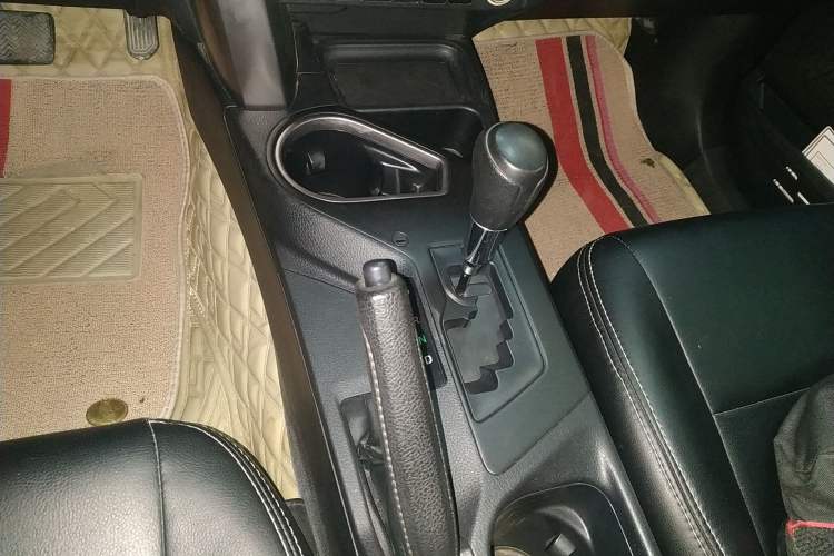 Used Toyota RAV4 2019 2.0L CVT Two-Wheel Drive Pioneer Edition China VI Standard Gear Lever