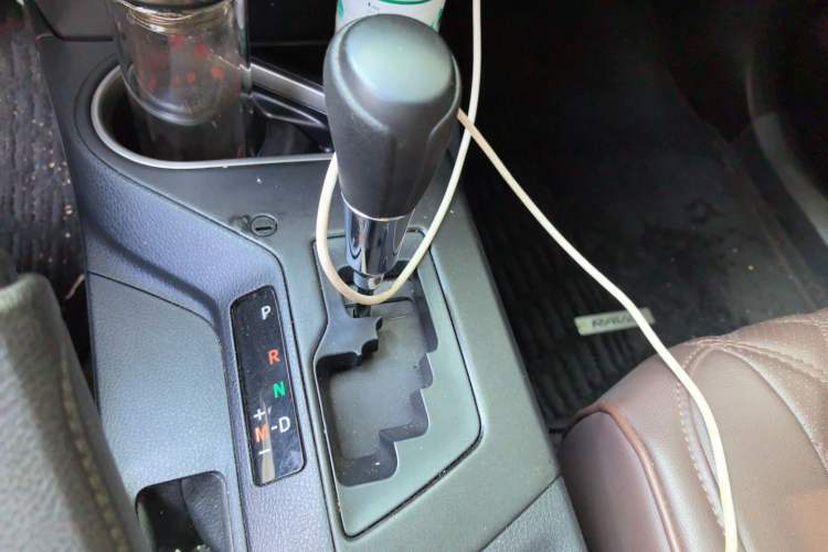Used Toyota RAV4 2019 2.0L CVT Two-Wheel Drive Fashion X Limited Edition China VI Standard Gear Lever
