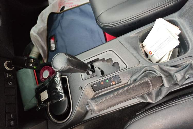 Used Toyota RAV4 2019 2.0L CVT Two-Wheel Drive Urban Edition China VI Standard Gear Lever