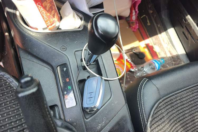 Used Toyota RAV4 2019 2.0L CVT Two-Wheel Drive Fashion X Limited Edition China VI Standard Gear Lever