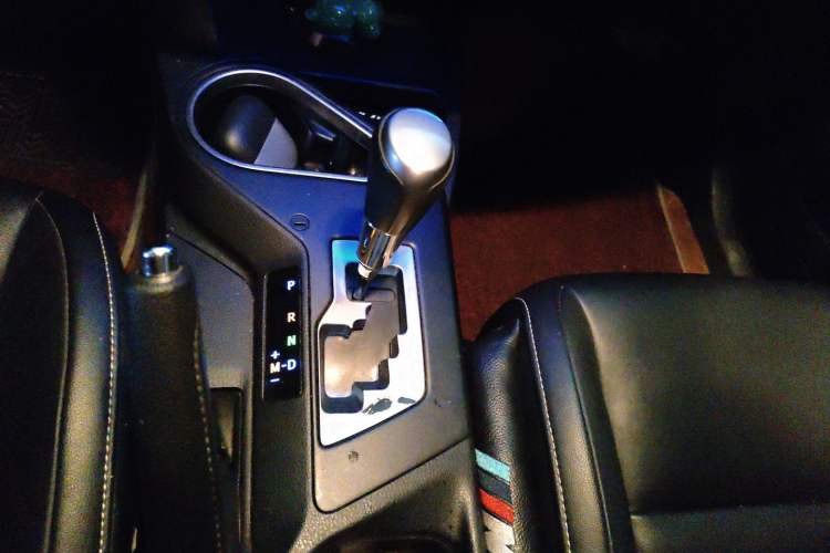 Used Toyota RAV4 2019 2.0L CVT Two-Wheel Drive ZhiShang Version China VI Standard Gear Lever