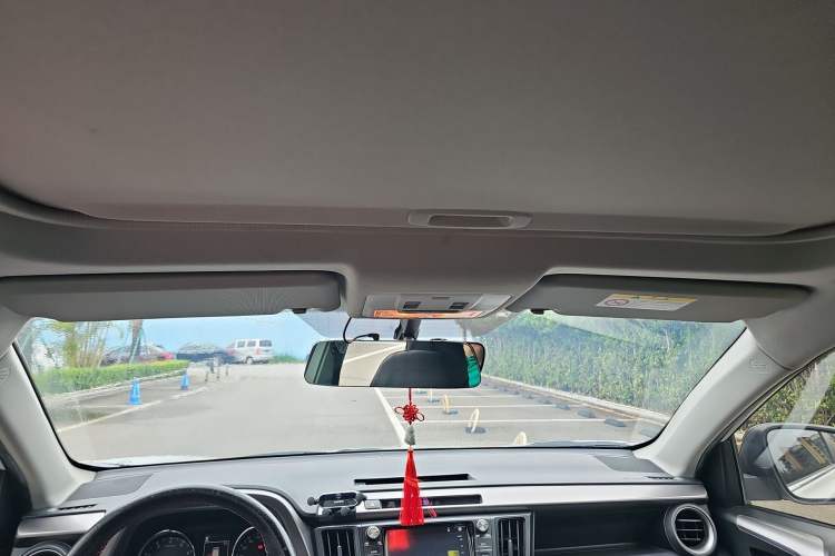 Used Toyota RAV4 2019 2.0L CVT Two-Wheel Drive Fashion X Limited Edition China V Standard Headliner