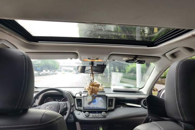 Used Toyota RAV4 2019 2.0L CVT Two-Wheel Drive Fashion X Limited Edition China V Standard Headliner
