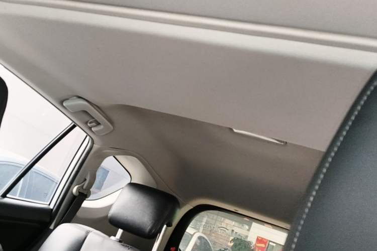 Used Toyota RAV4 2019 2.0L CVT Two-Wheel Drive Pioneer Edition China VI Standard Headliner