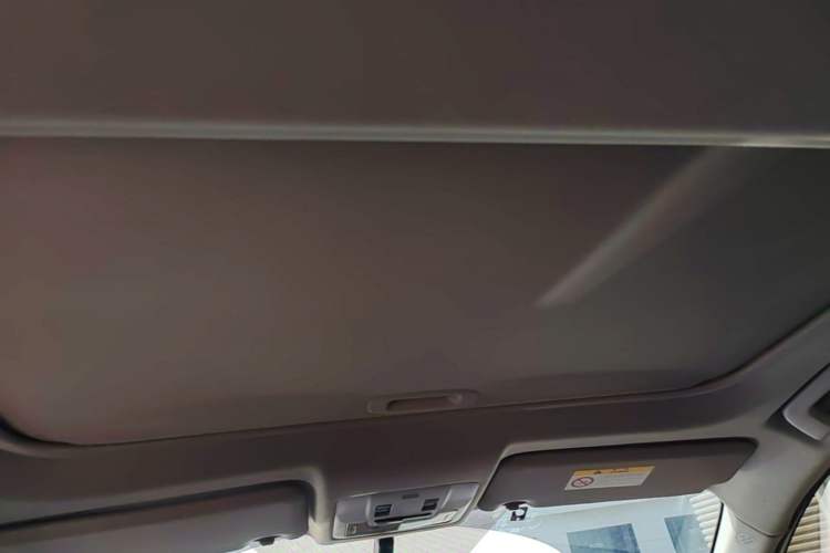 Used Toyota RAV4 2019 2.0L CVT Two-Wheel Drive Fashion X Limited Edition China VI Standard Headliner
