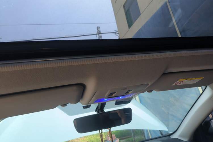 Used Toyota RAV4 2019 2.0L CVT Two-Wheel Drive Fashion X Limited Edition China VI Standard Headliner