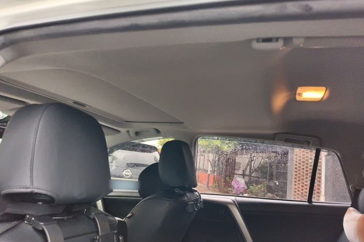 Used Toyota RAV4 2019 2.0L CVT Two-Wheel Drive Fashion X Limited Edition China V Standard Headliner