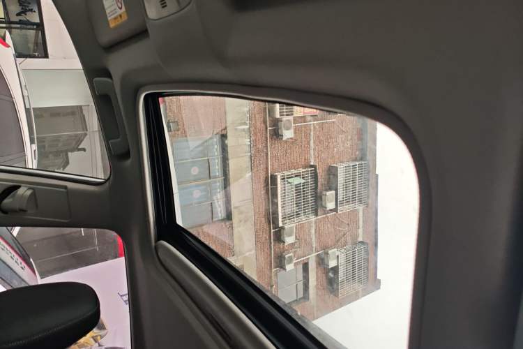 Used Toyota RAV4 2019 2.0L CVT Two-Wheel Drive Fashion X Limited Edition China VI Standard Headliner