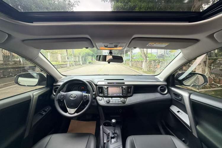 Used Toyota RAV4 2019 2.0L CVT Two-Wheel Drive Pioneer Edition China V Standard Headliner