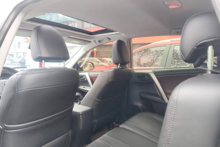 Used Toyota RAV4 2019 2.0L CVT Two-Wheel Drive Pioneer Edition China V Standard Headliner