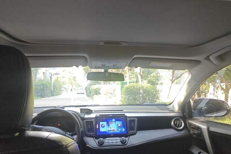 Used Toyota RAV4 2019 2.0L CVT Two-Wheel Drive Pioneer Edition China V Standard Headliner